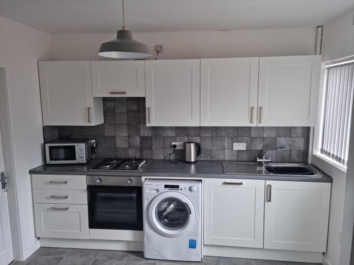 3 Bedroom House-Ellesmere Port Exterior foto