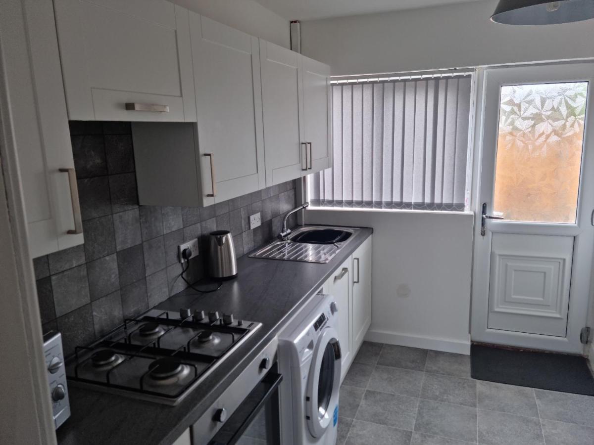 3 Bedroom House-Ellesmere Port Exterior foto