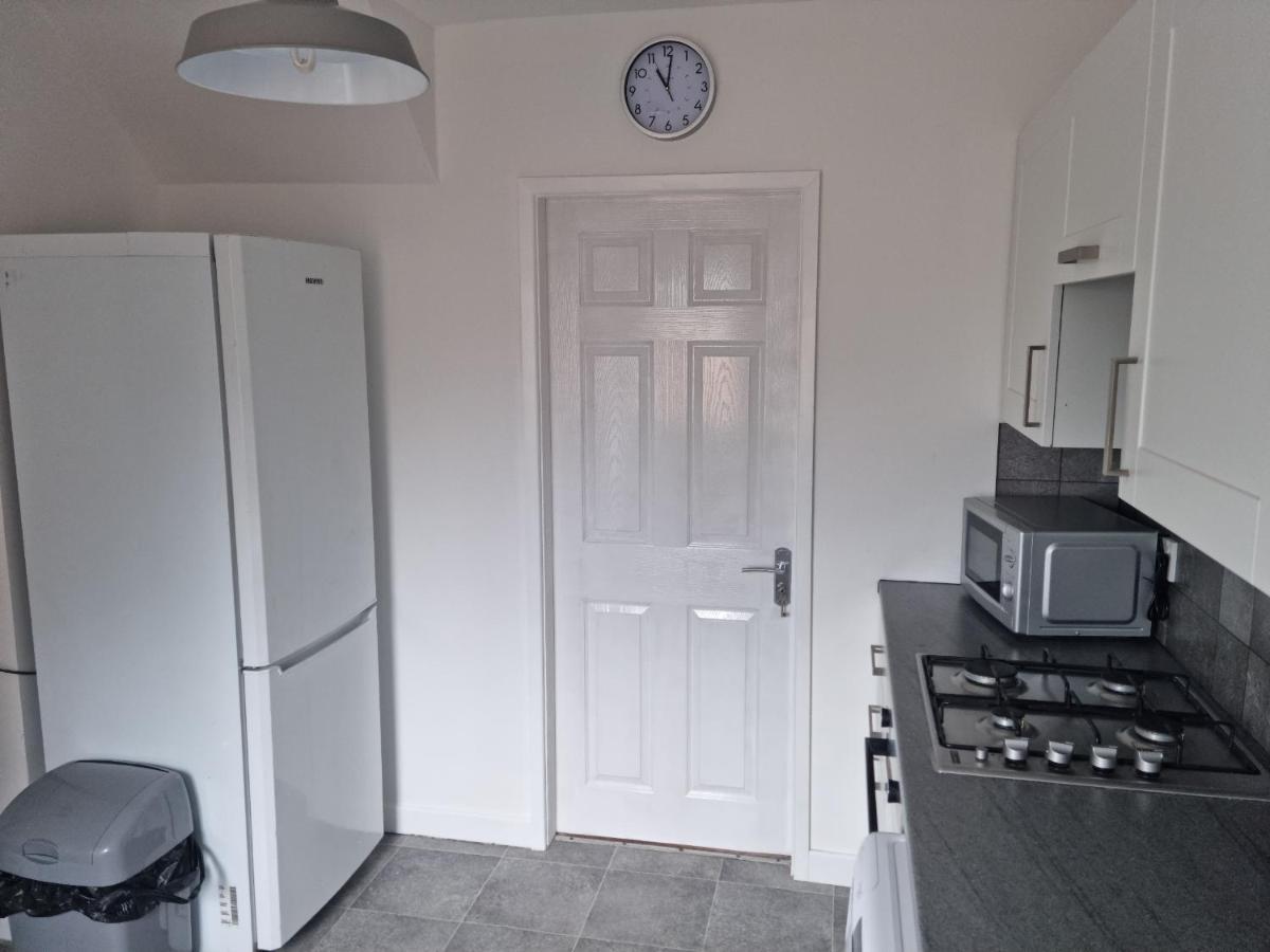 3 Bedroom House-Ellesmere Port Exterior foto